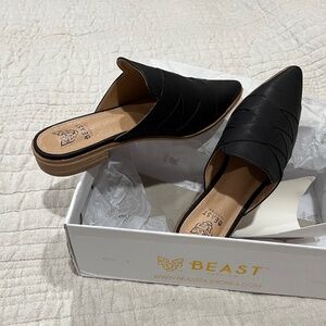 Beast Fashion slip on mules/sandals sz 7.5 New In Box